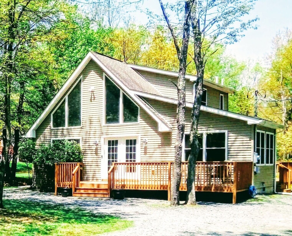 Immaculate Pet Friendly Chalet-game Area-close To Skiing-tubing! Fun & Relaxing! - Pennsylvania