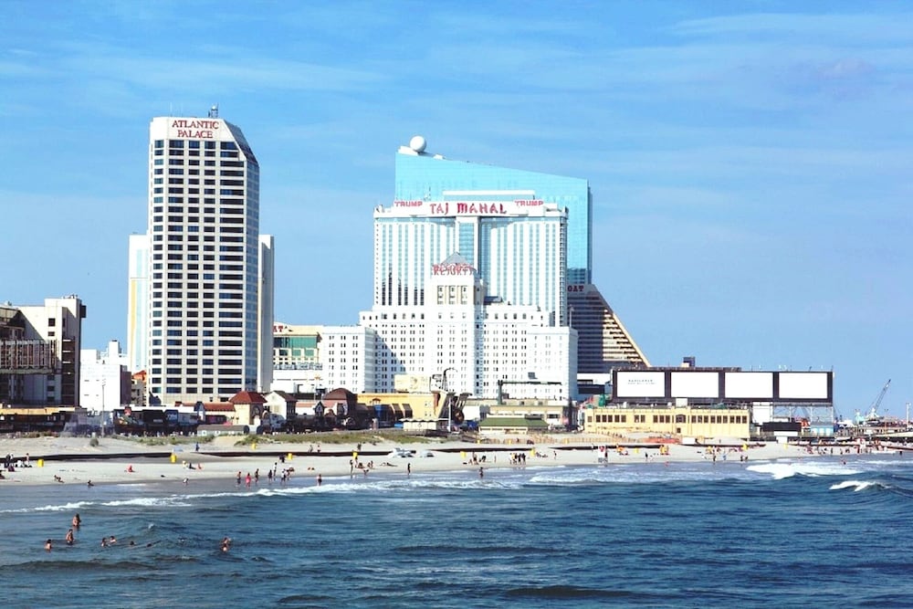 July 4th Week -6/29-7/6 -Beachfront- Directly On Boardwalk Directly Facing Ocean - Atlantic City, NJ