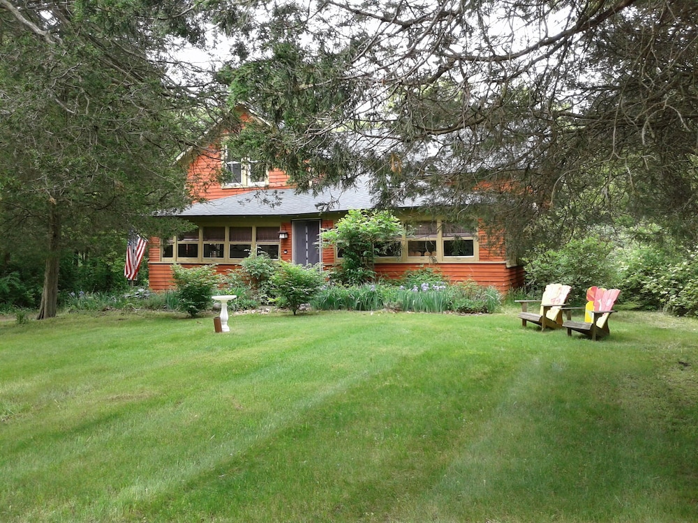 The Zoo-midcentury Modern Meets Rustic, Dog Friendly Farmhouse - 2 Mi From Town - Holland, MI