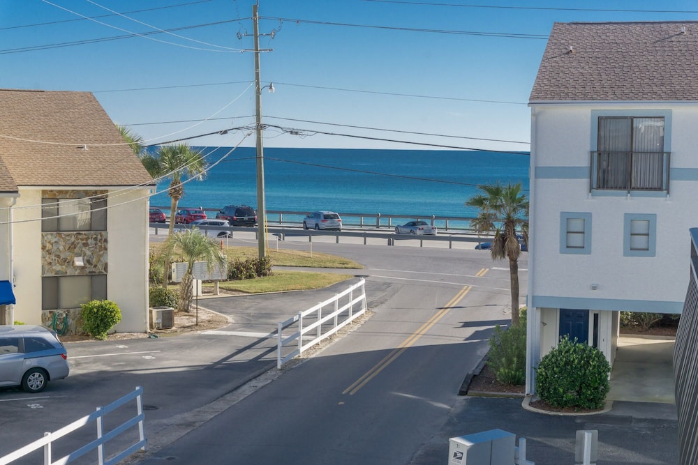 March Available - Unobstructed Gulf Views, Beach Across Street. 2 Bikes, Pool. - Miramar Beach, FL