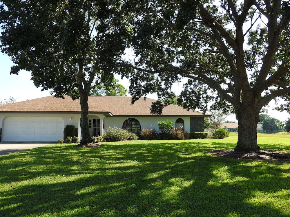 Escape 2 The Lake - Oversized Pool, Private Lake Access & Dock For Canal Fishing - Lake Clay, FL