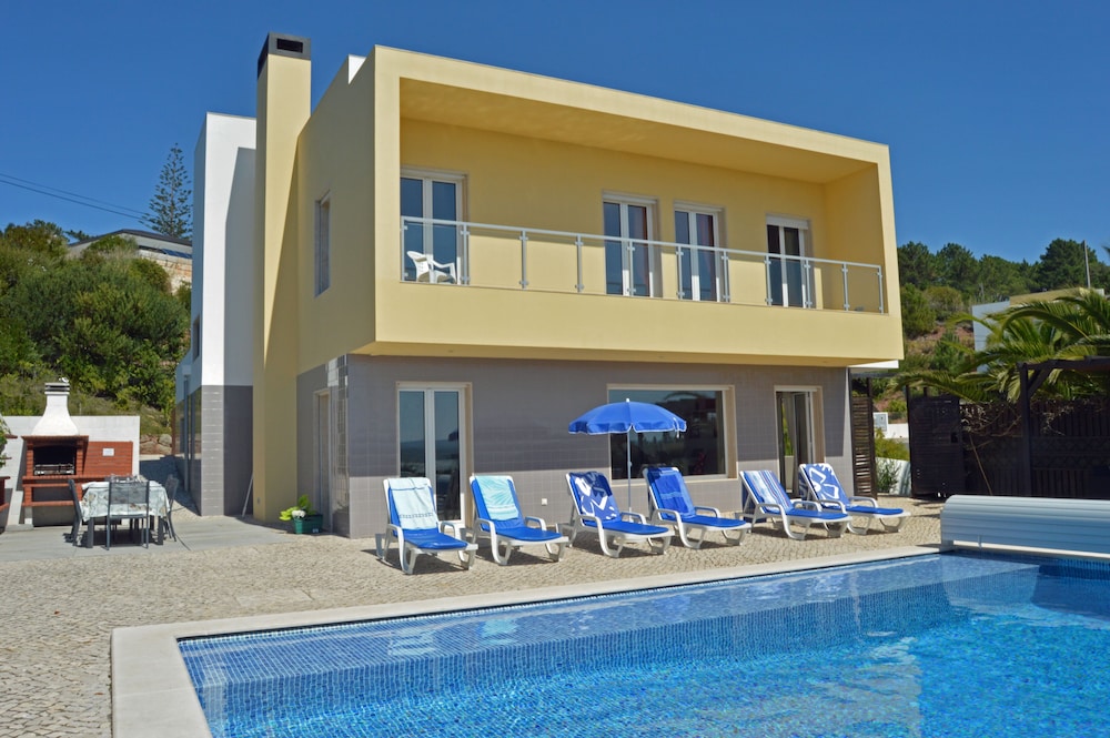 Tranquil Family Villa With Lovely Sea View, Easy Stroll To Centre And Beach - Óbidos