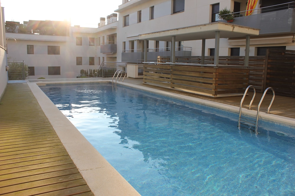 Luxury Apartment, Views Of Marina. Pool, A/c, 5 Mins Stroll To Beach And Town! - Costa Brava (Spain)