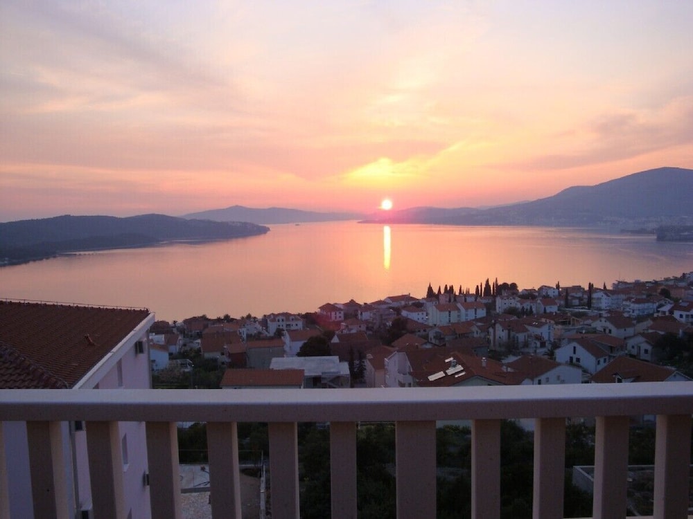 Penthouse  View - 1 Bed Penthouse Apartment With Stunning Seaviews Near Trogir - Trogir