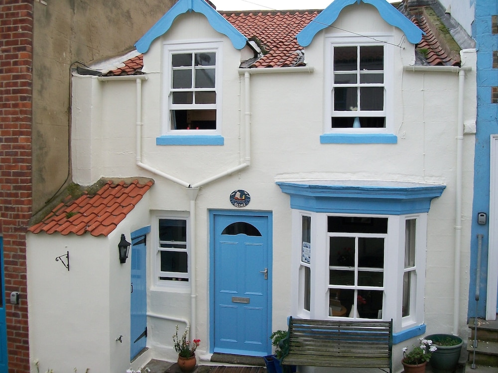 Cosy Cottage In Staithes. North Yorkshire Moors Coast. Weekend Breaks Available - Runswick Bay