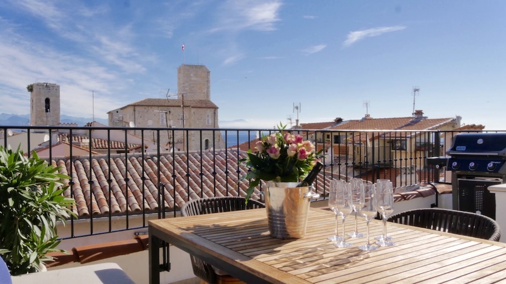 Entire Fully Renovated Town House Sea-view Rooftop Terrace, Ac For 6 - Biot