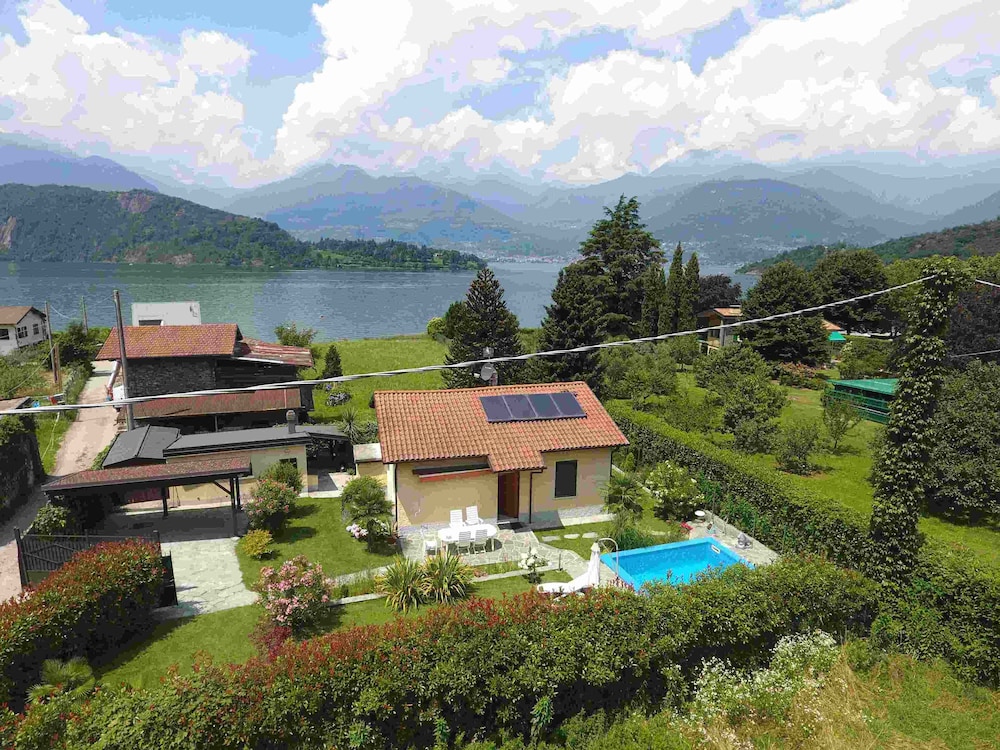 Haus Mit Solarbeheiztem Pool Am See, Großer Eingezäunten Garten - Colico