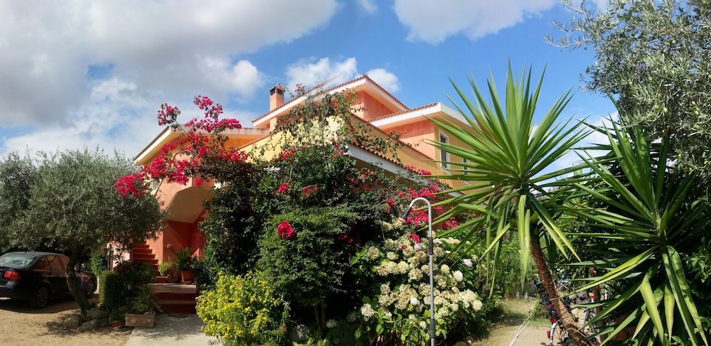 Apartments / Flats - 3 Rooms - 4/6 Persons - South Sardinia