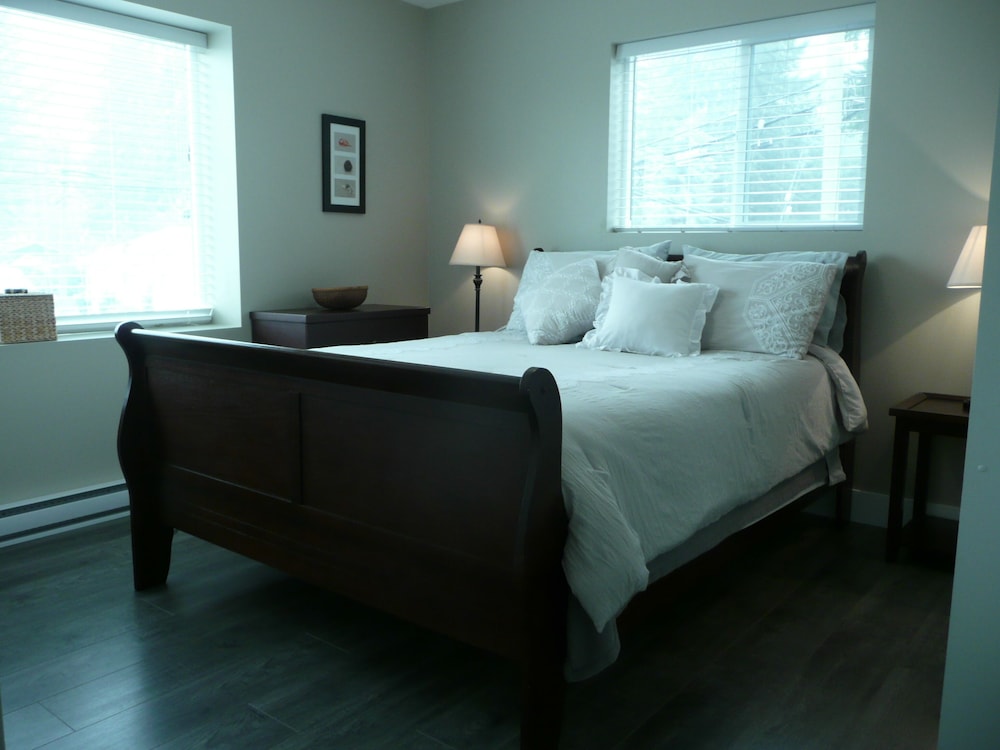 Lakefront Guest House  - Two Bedrooms And Two Bathrooms - Peachland