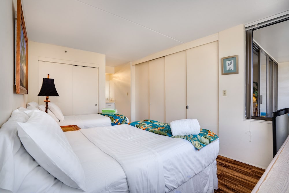 Waikiki Banyon Suite - Ocean View, Full Kitchen, Sleeps 4 - O‘ahu, HI
