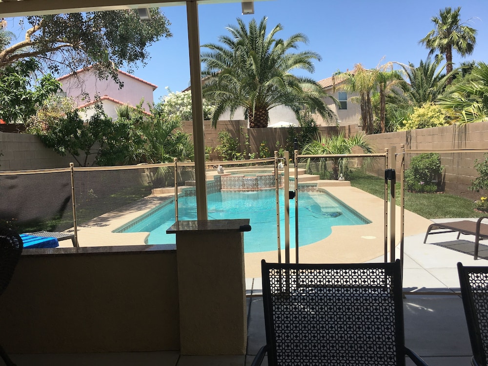 Gorgeous Four Bedroom  With Pool And Spa In Oversize Private Backyard - Las Vegas