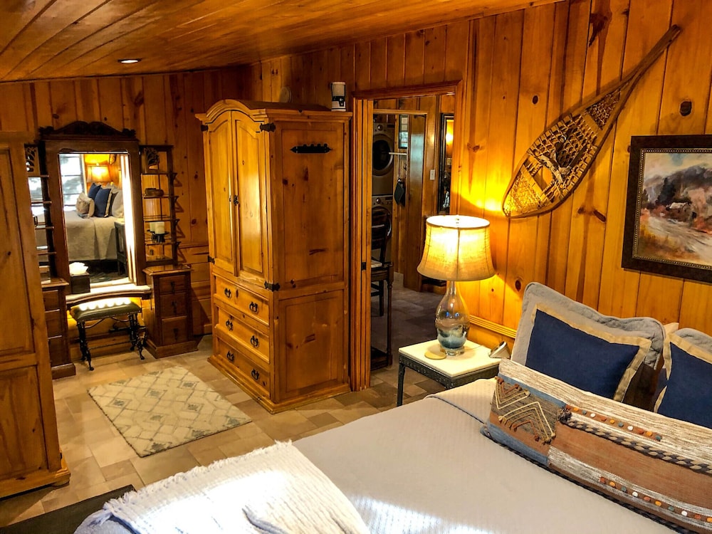 Historic Hershey Cabin, Immaculate, Romantic, Just For Two, Immaculate, Air Cond - Lake Arrowhead, CA