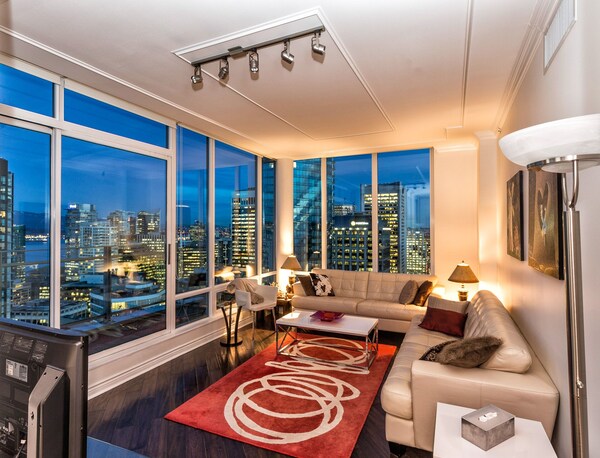 ️Downtown Vancouvers 35th Floor Fabulous View Luxury Penthouse 3br\/2ba+parking - Vancouver Aquarium