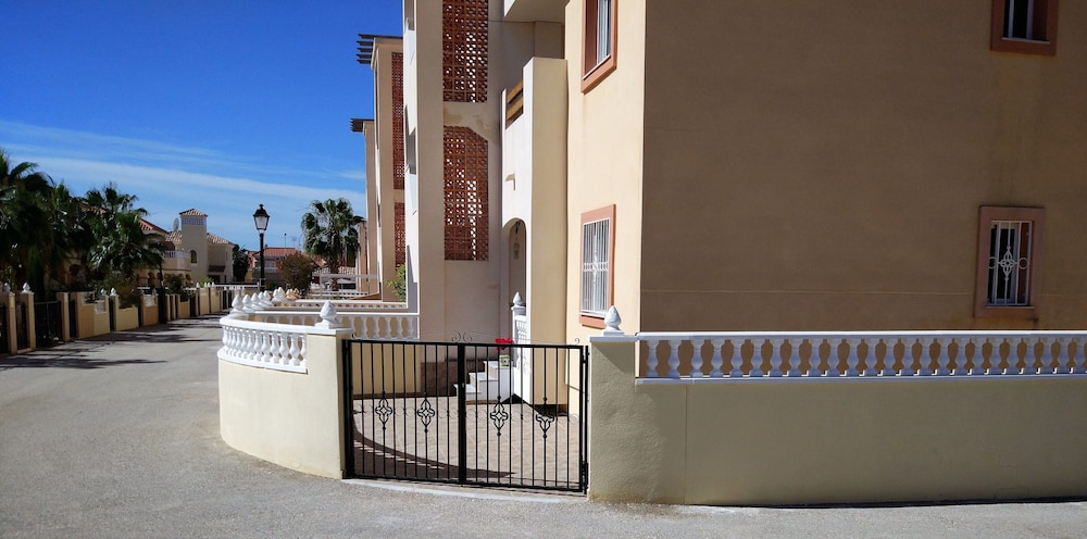 Wonderful 2 Bedroom Apartment In La Zenia, Walking Distance To Amenities & Beach - Cabo Roig