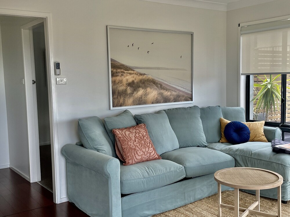 Coastal Vibes At Lighthouse - Beachfront Apartment - Lighthouse Beach, New South Wales