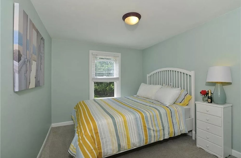 Charming 3 Bedroom Beach Cottage Near Newport Ri! - Rhode Island