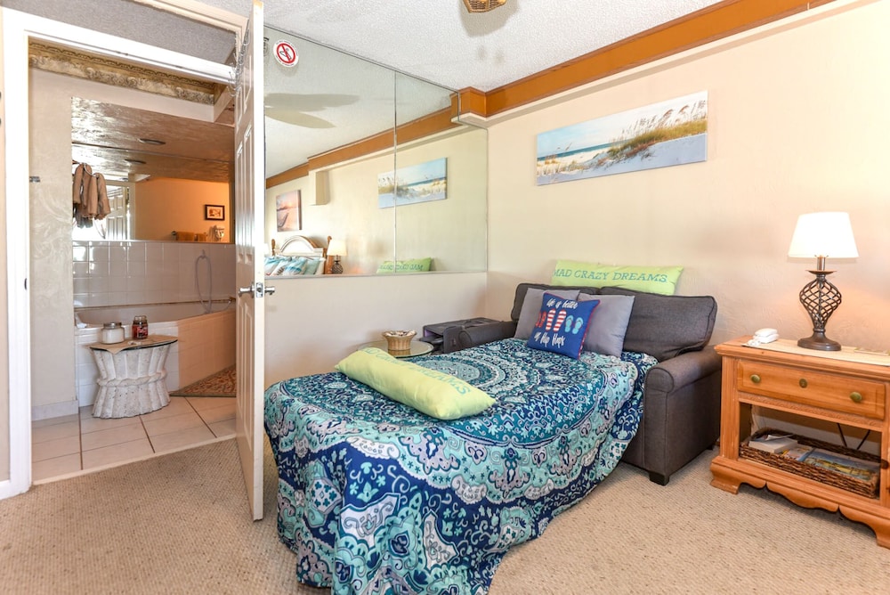 Ocean View Suite With Full Kitchen - Daytona Beach