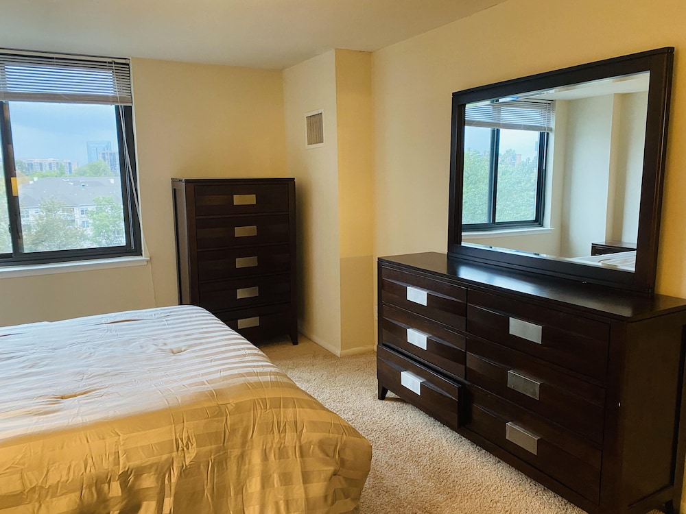 Luxury 1-bedroom Rental Unit With Pool. - Arlington, VA
