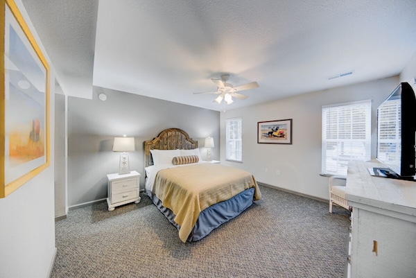 Group Outer Banks Getaway! Spacious 2 Great Units For Large Groups! Kitchen - Kitty Hawk, NC