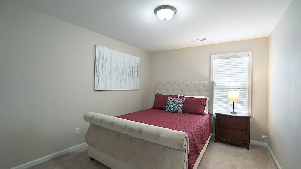 Spacious Townhome With Community Pool - North Carolina State University, Raleigh