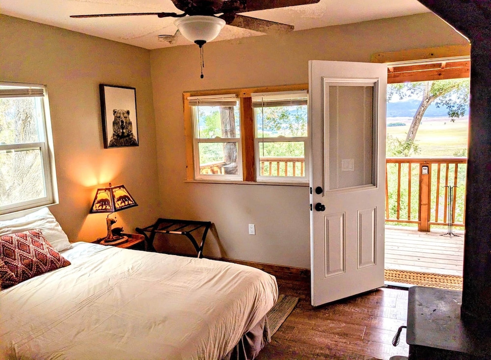# 3. Howling Wolf's Lair - Cabin W/ Fireplace (Pet Free) - Warner Springs, CA