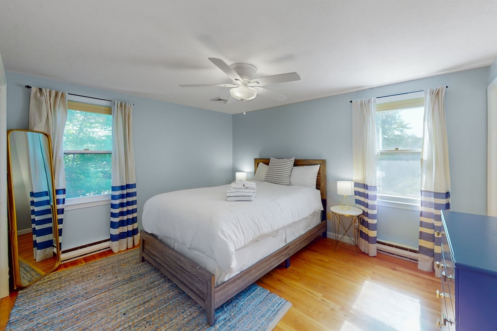 Sunlit Getaway With Chef’s Kitchen, Kayaks & Private Beach Access - Brewster, MA