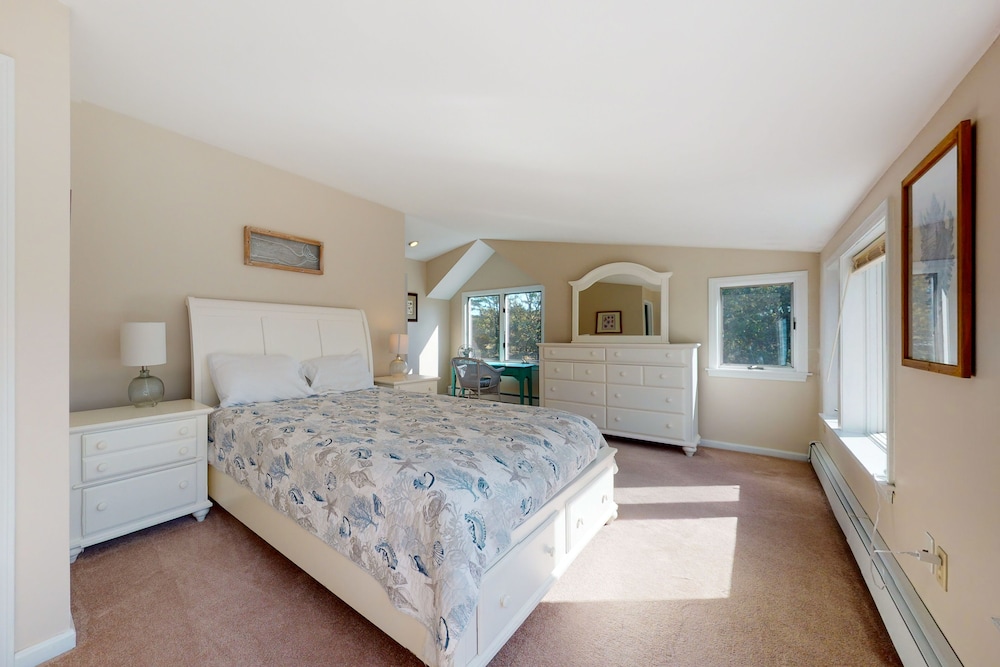 Updated Chatham Inn Home | Spacious Deck & Private Heated Pool - Orleans, MA