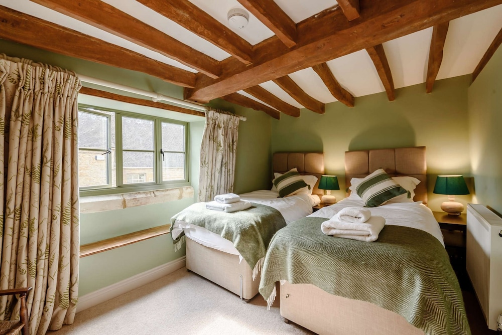 Four Bedroom Holiday Cottage In The Cotswolds - Millham Cottages - 킹햄