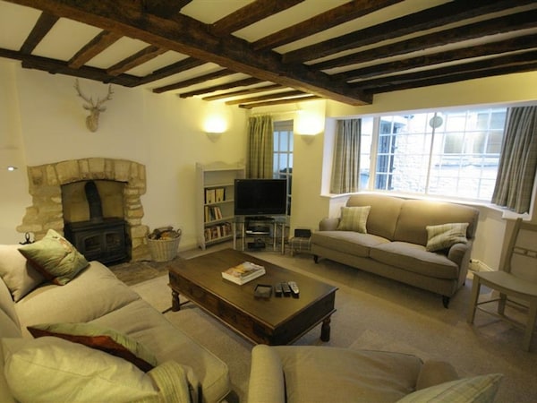 Butlers Cottage, Pet Friendly, Character Holiday Cottage In Burford - Burford, UK