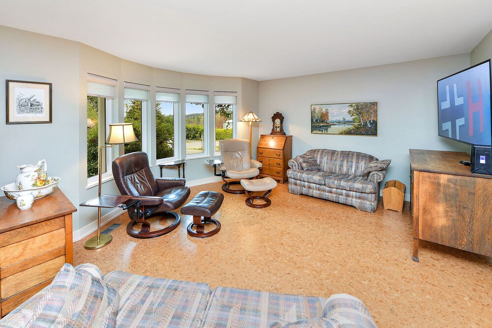 Wine Country 3 Bedroom Rancher In The Spectacular Cowichan Valley - Cowichan Bay