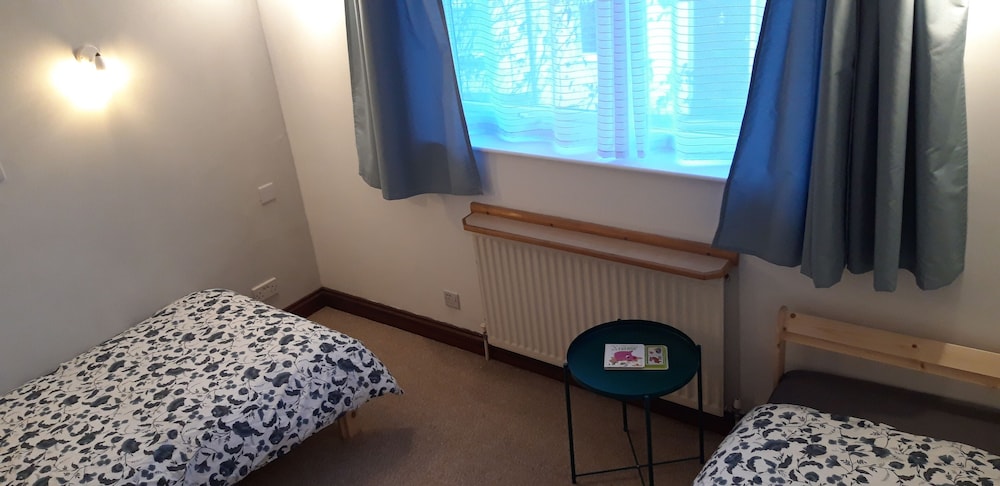 Cozy House, 3 Bedrooms With Private Parking, Wifi. - Norwich