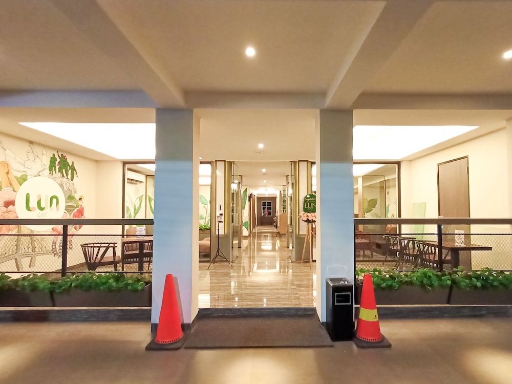 Lun Hotel Manado - Manado