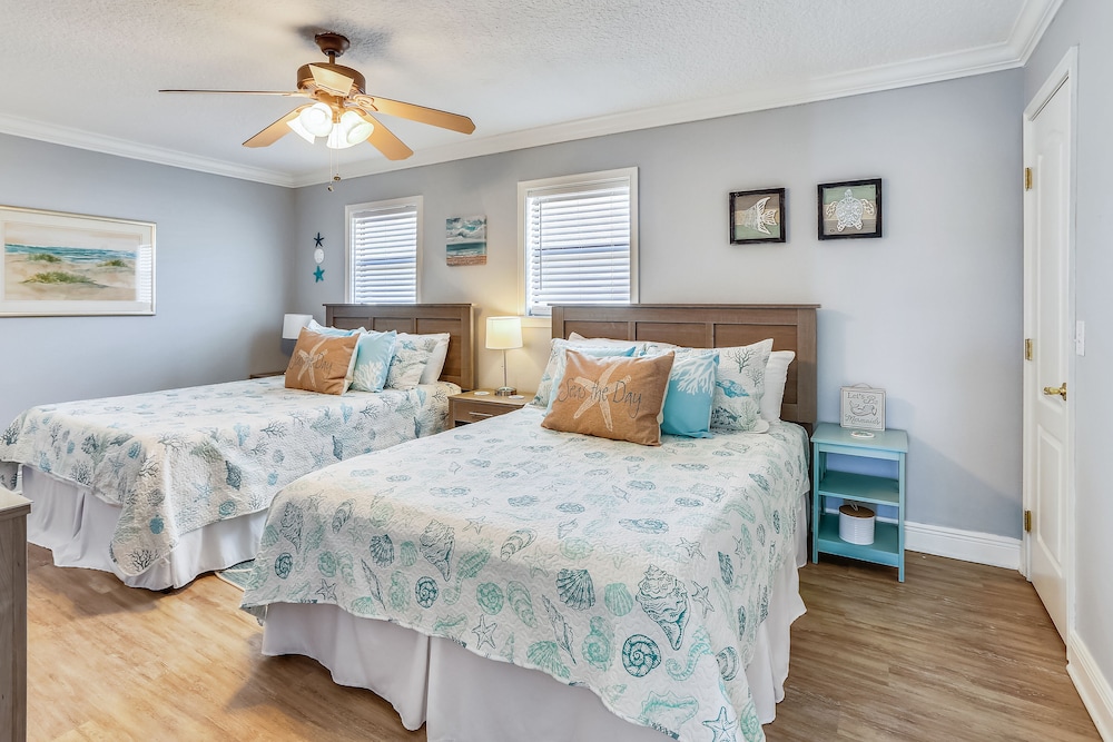 Sea Shell 14 - NEW! Beautifully remodeled townhouse with beach access! - Indian Shores, FL