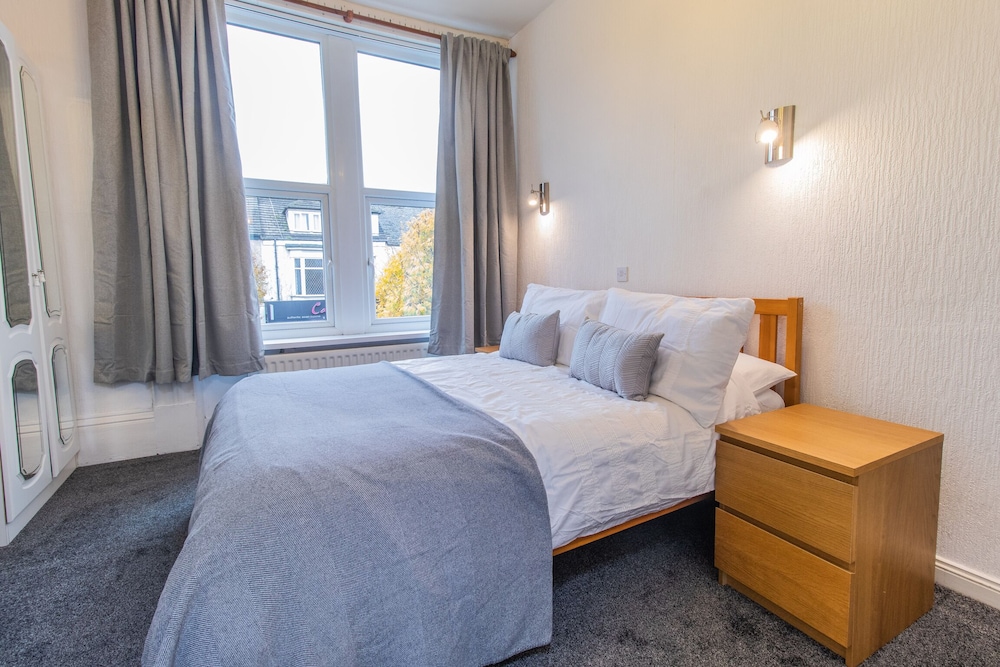 Find Dwellcome Home Ltd 8 Ensuite Bed Townhouse - South Shields