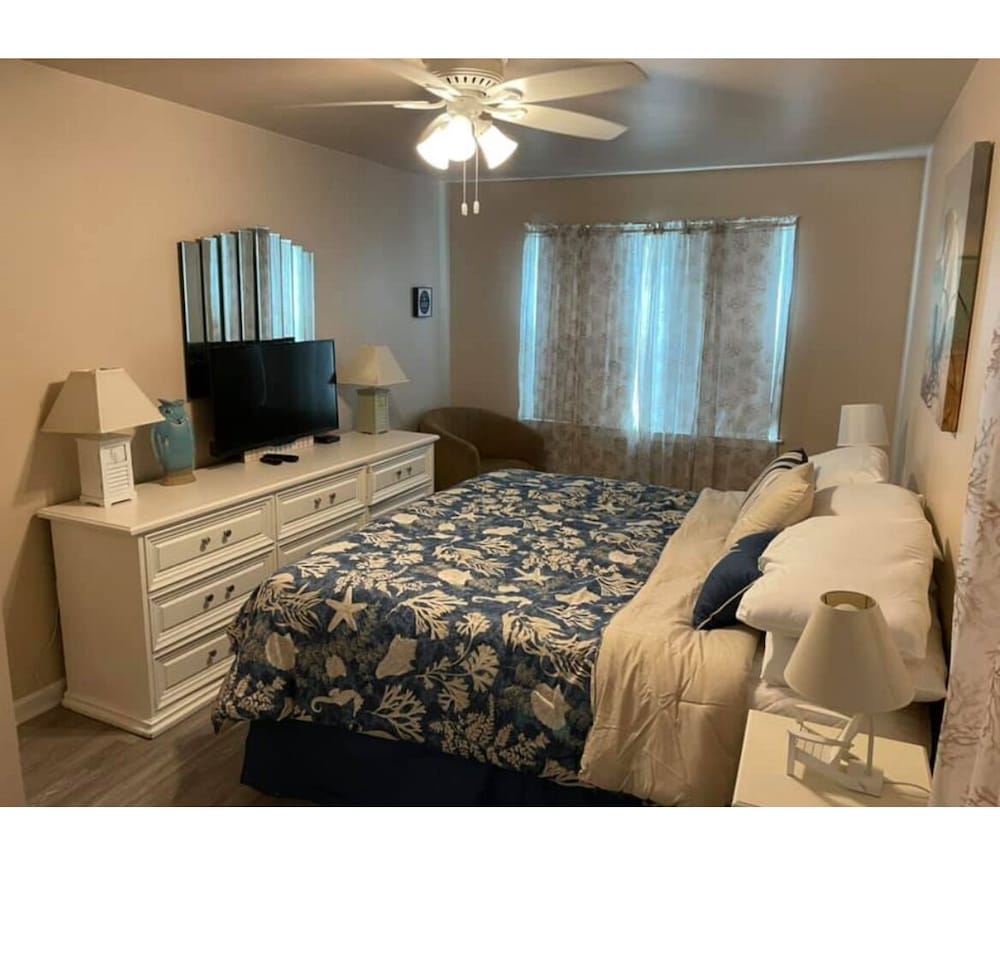 Bright And Spacious 3br, 2b 1st Floor Condo With Parking & Over Sized Porch - Sea Isle City, NJ