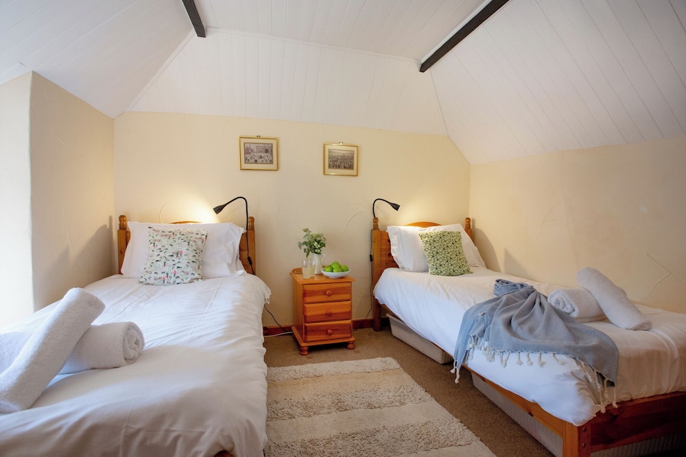 Bridge Cottage - Two Bedroom Cottage, Sleeps 4 - Budleigh Salterton