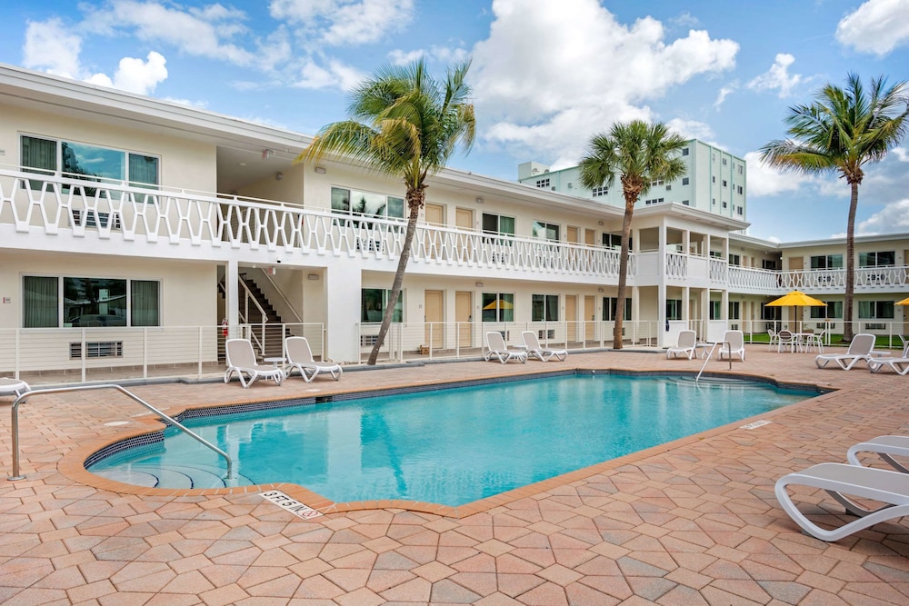 Rodeway Inn Near Hollywood Beach - Miami Gardens, FL