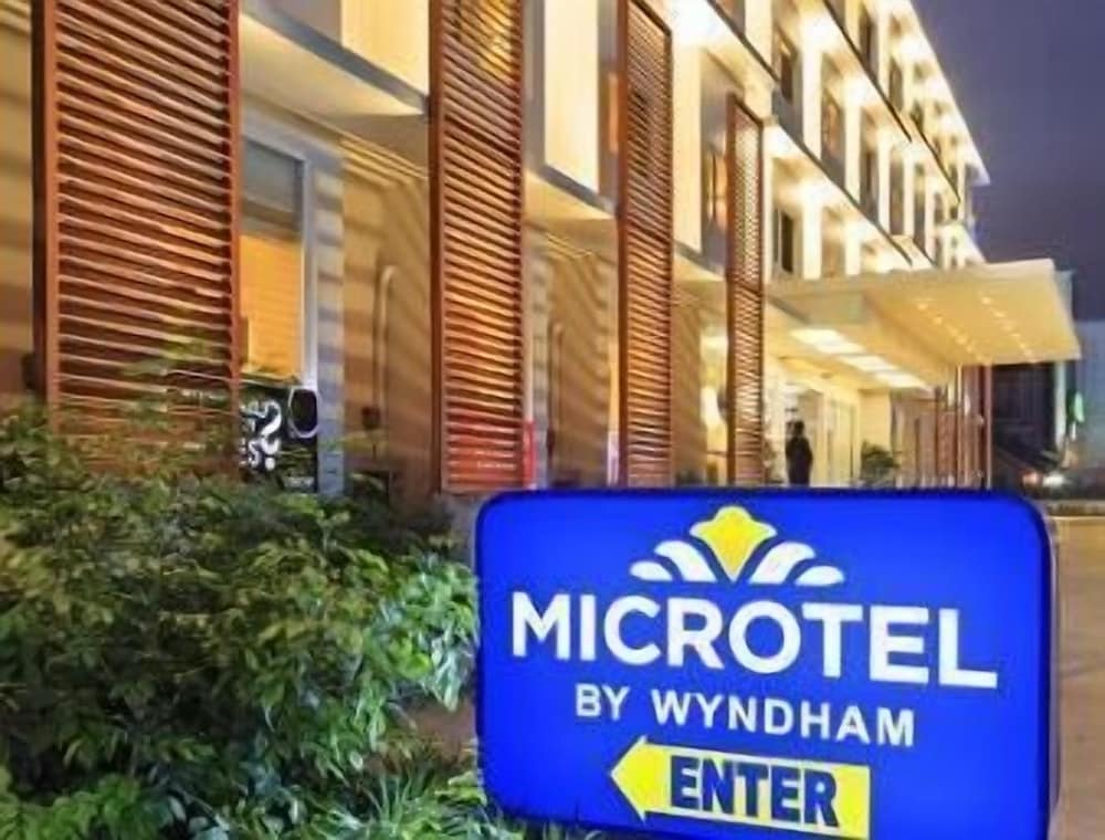 Microtel By Wyndham Acropolis - Pasig City