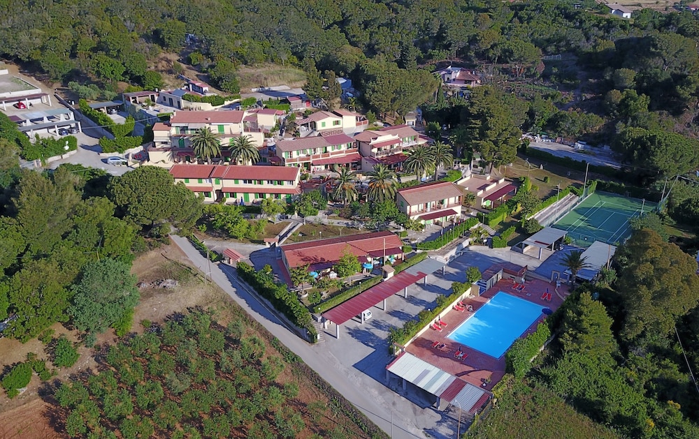 Residence La Valdana - Bilocale Con Piscina, Tennis E Parcheggio A 1 Km Dal Mare - Marina di Campo