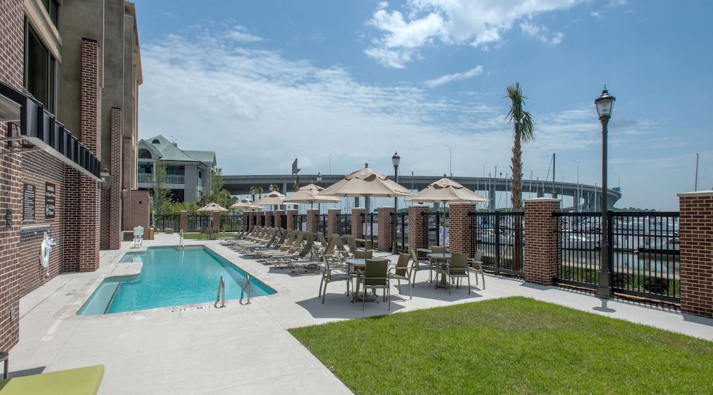 Hilton Garden Inn Charleston Waterfront Downtown - James Island
