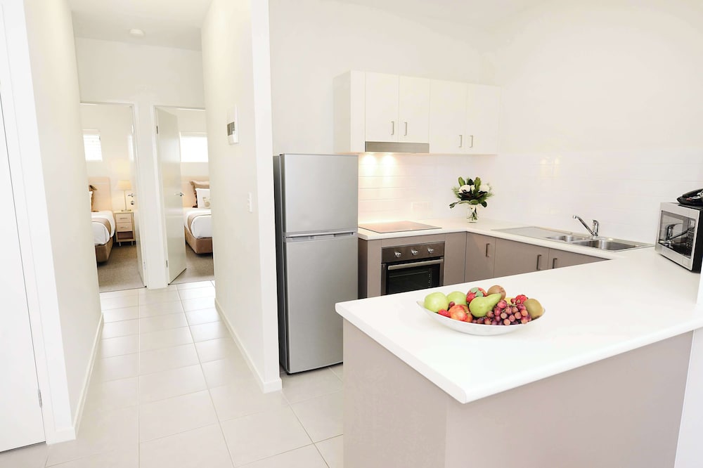 Modern 1 Bed Apartment With Kitchen & Laundry - Middlemount