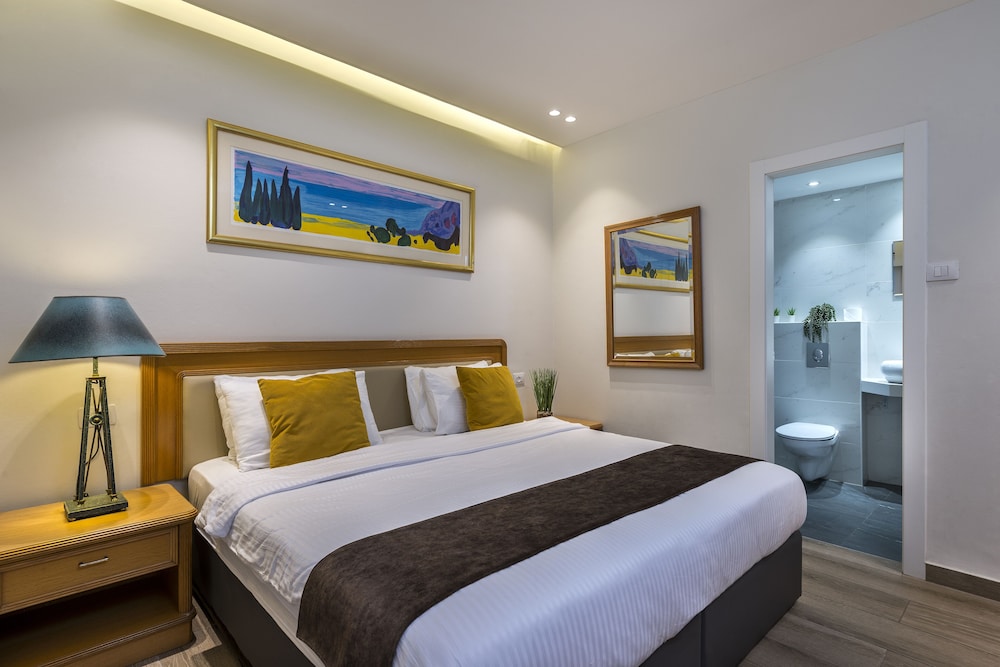 Melio Hotel - Triple Room Ground Floor 3 Adults - Eilat