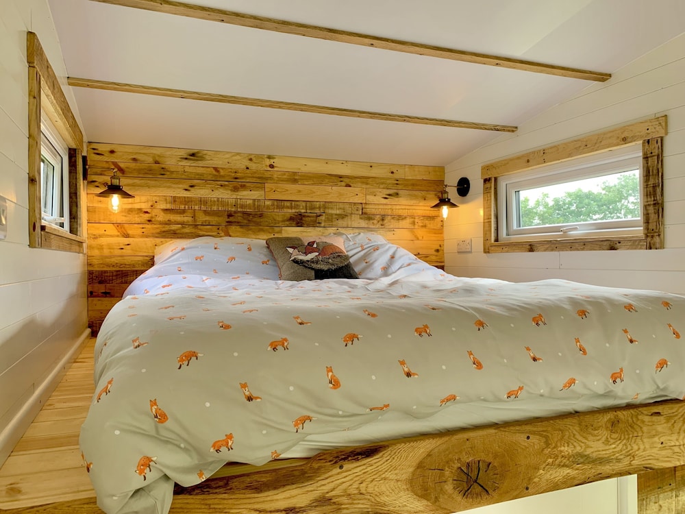 Fox Tiny House Is A Wonderful Place To Escape To With All The Home Comforts You Can Imagine! A King- - Dereham
