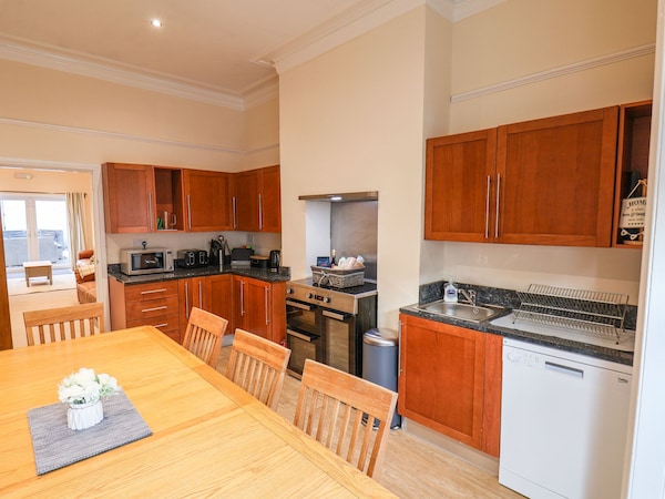 4 Normanby Terrace, Pet Friendly, Character Holiday Cottage In Whitby - Whitby