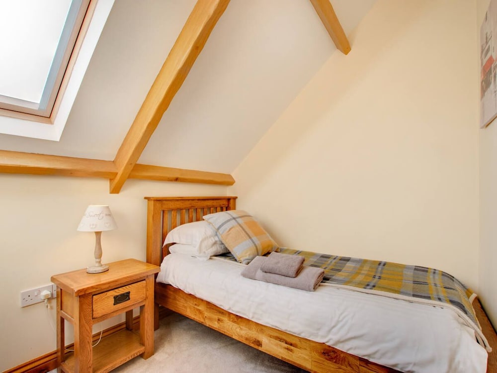 Bwthyn Tre-faen - Two Bedroom House, Sleeps 3 - Wales