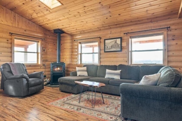 Cozy Cabin With Incredible 360 Views & Starlink Internet! - Yellowstone County