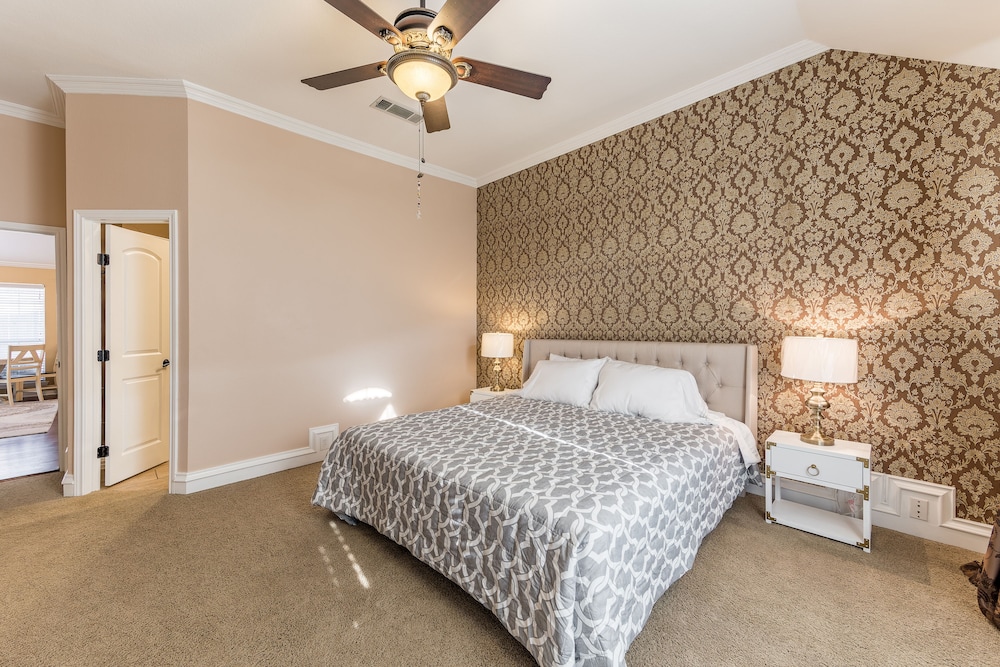 Luxury 3 Bedroom Residential Home In Frisco - Carousel, Frisco