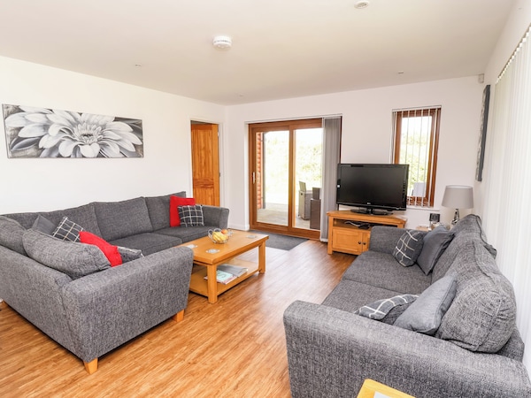 Sunset Lodge - No.6, Pet Friendly, With Hot Tub In Thorpe-on-the-hill - Lincoln