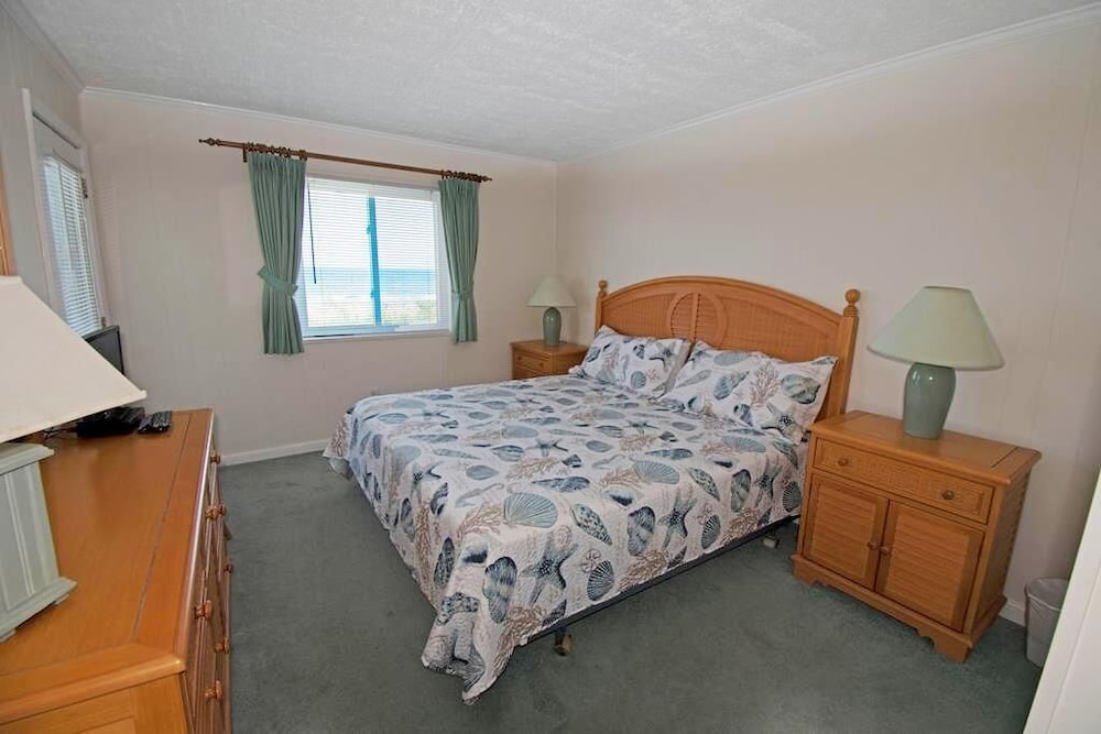 Oceanfront 3 Bedroom Condo - 3 Night Minimum Stay - Holden Beach, NC