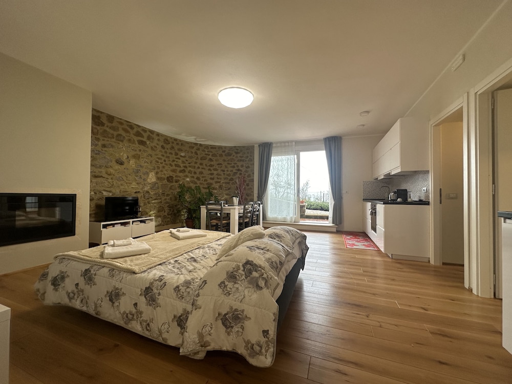 Podere Belsogno-mini-apartment Rose Garden - Montalcino